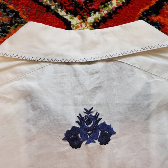 Selling Beautiful Women's Blue & White Long Sleeved Top with Floral Design - Picture 5 of 10